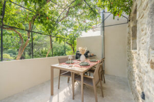 Terrasse extérieure ombragée